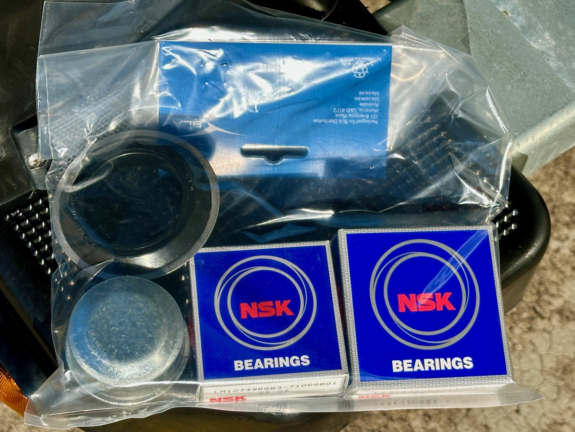 Bearing-and-dust-cover-set